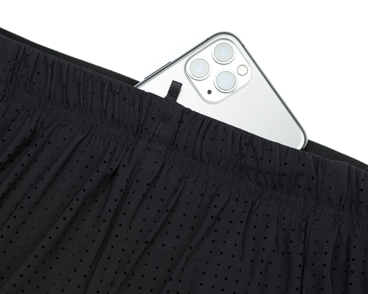 Satisfy Space-O 2.5 inch running shorts in Black, phone pocket