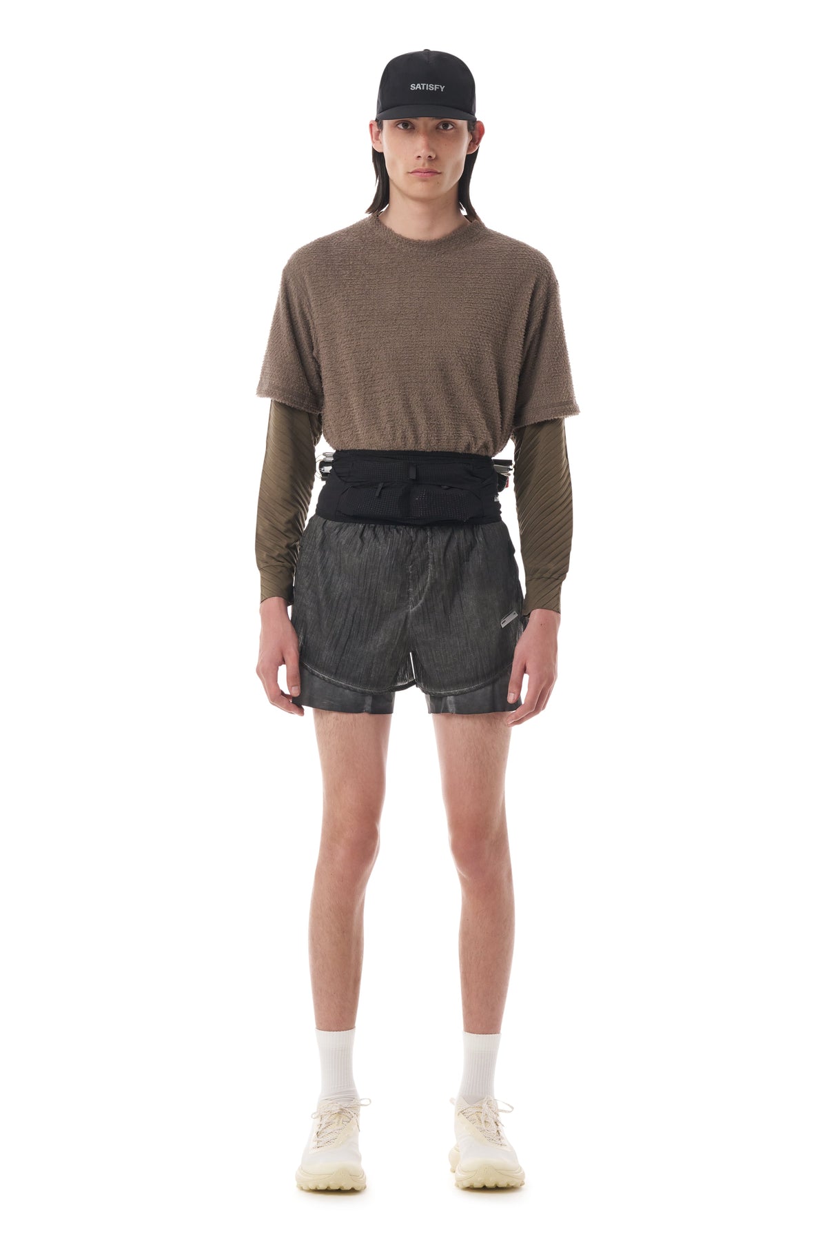 Satisfy TechSilk Drift Dyneema Trail Band in Black, worn on run