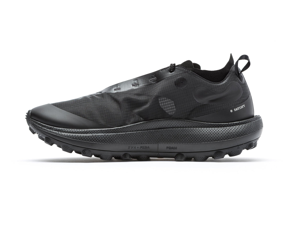 Satisfy TheROCKER running shoe in Jet Black, medial side view